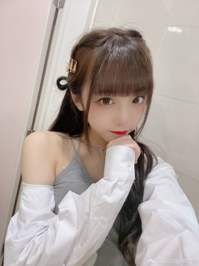 美女艺人罗可嘉迷人美照欣赏,真可爱啊