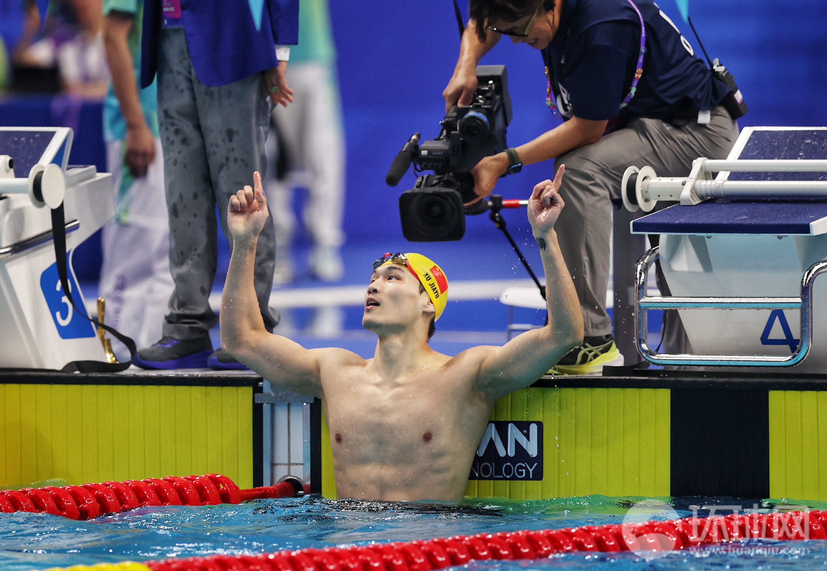 「图集」徐嘉余夺得杭州亚运会游泳男子100米仰泳金牌