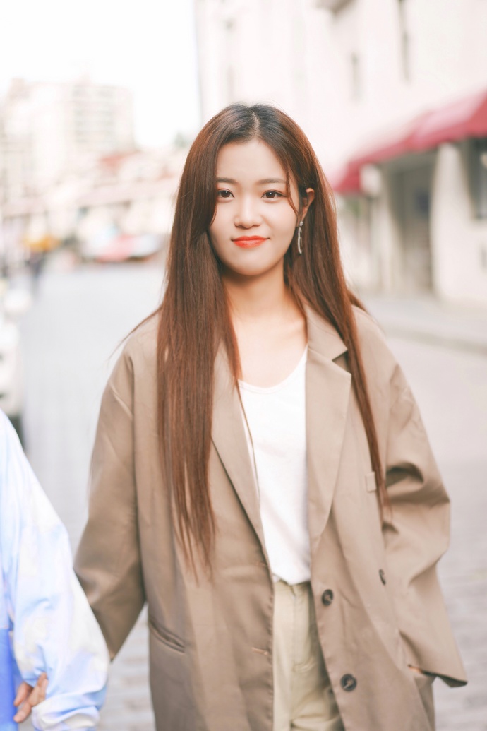 美女艺人孙语姗迷人美照欣赏