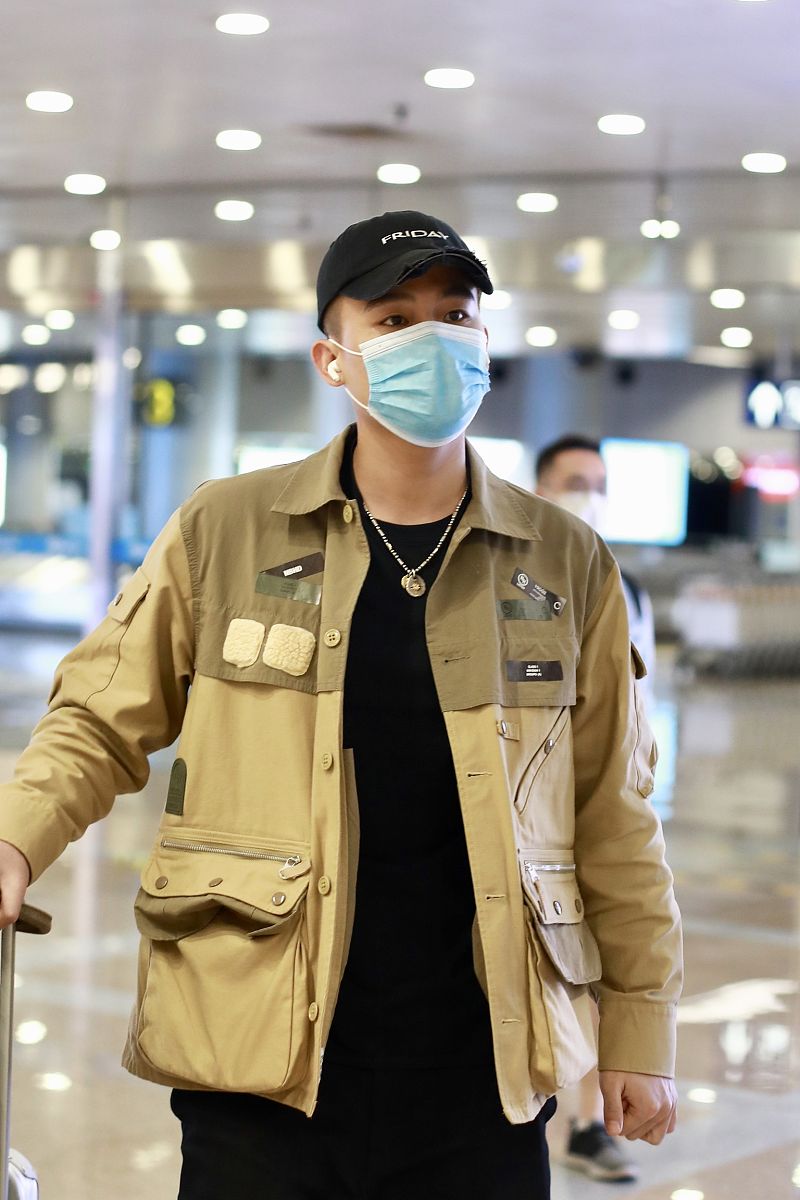 欧豪街拍:工装夹克烟管裤converse帆布鞋margin goods牛仔包老干部