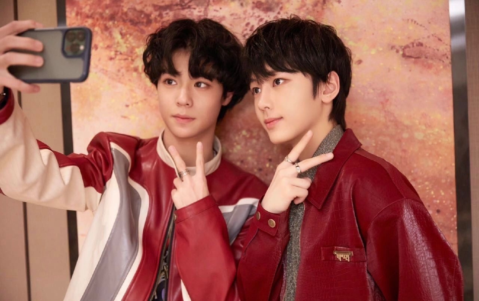 组图:张艺兴染色体公司曝光练习生合照 林韩中陈炳帆颜值高