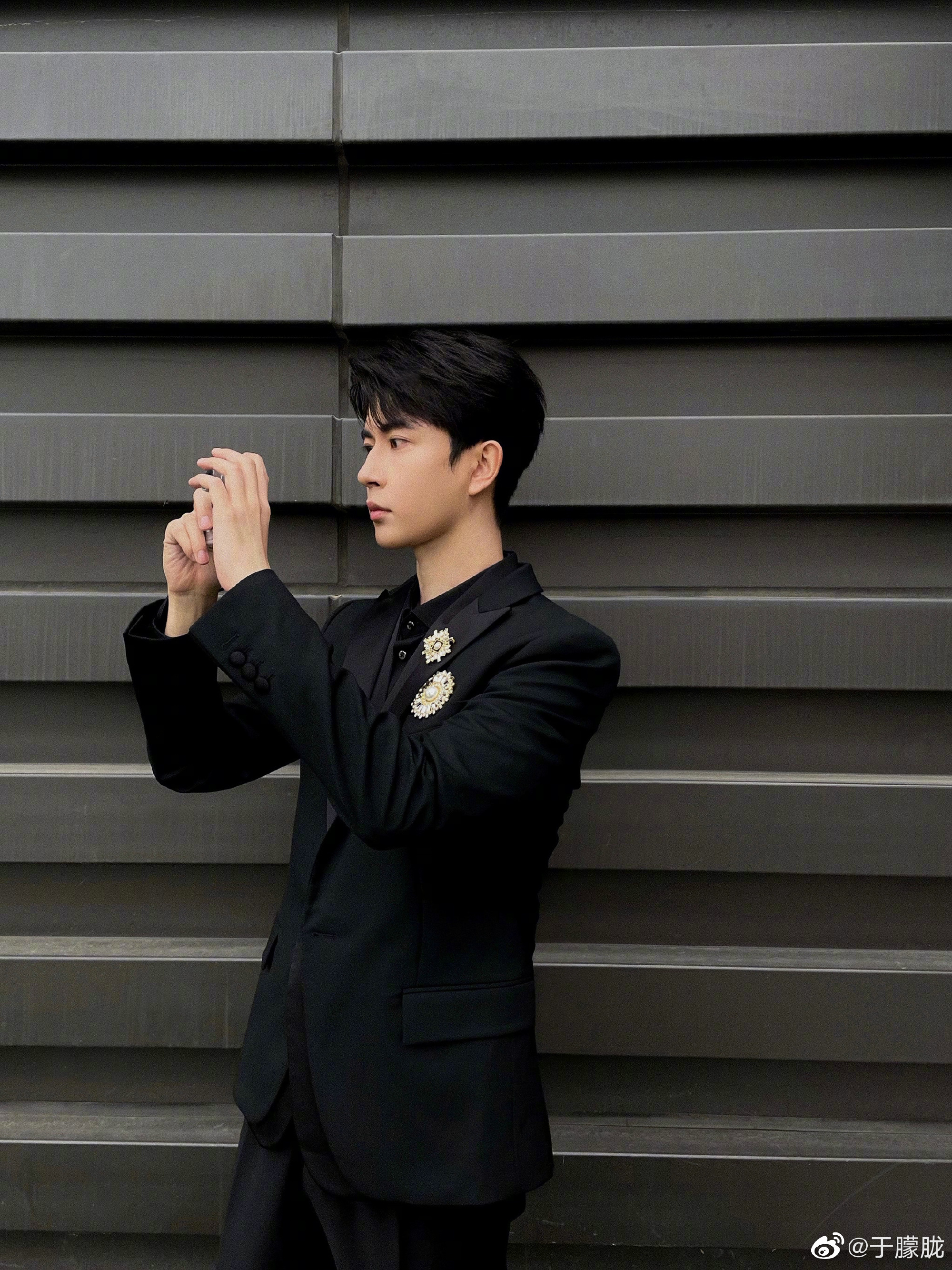 于朦胧帅气十足