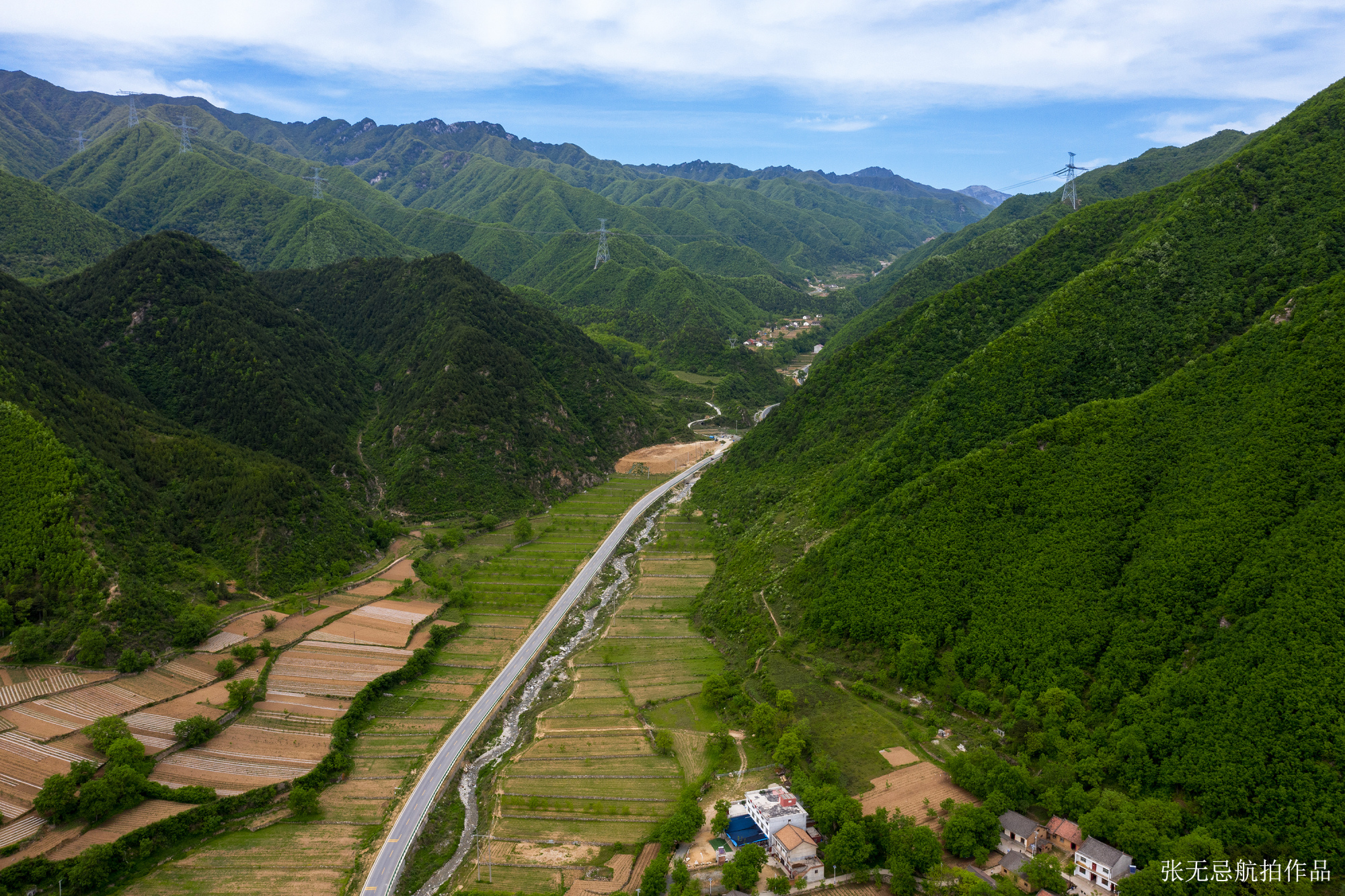 山清水秀田园风光令人醉——蓝田县灞源镇青坪村航拍美图