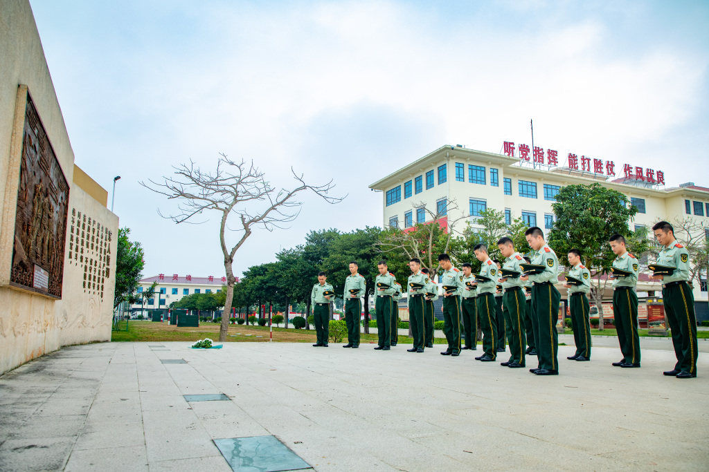 武警战士壁纸图片