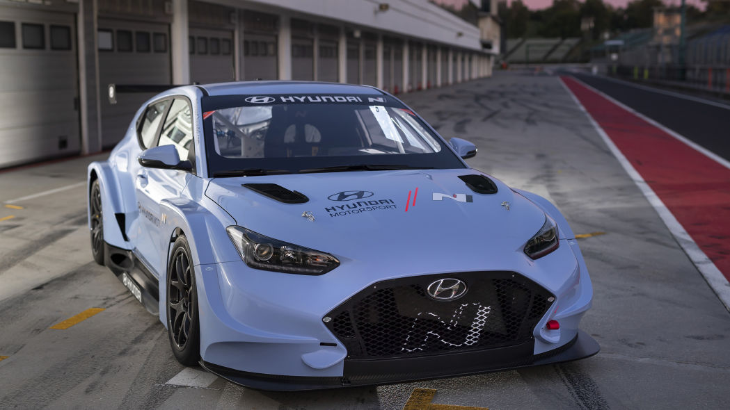 现代飞思n etcr,纯电动赛车,吸引不少人的目光,帅气