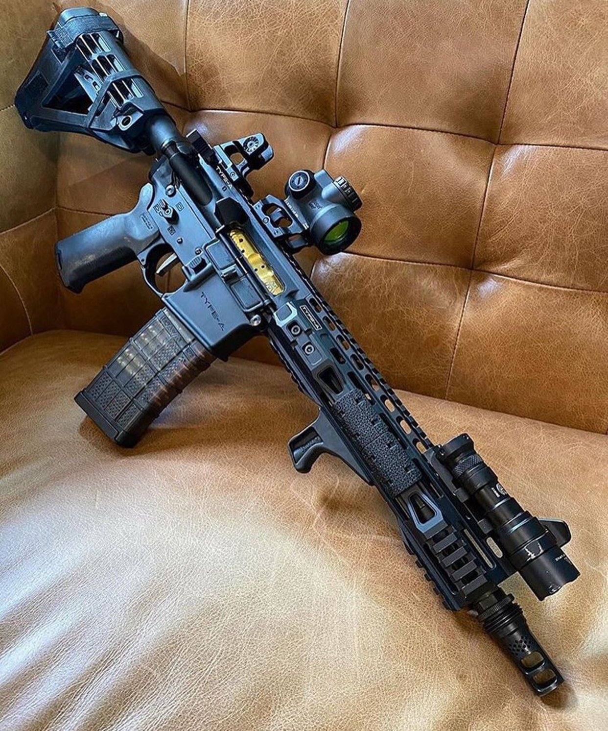 轻武器欣赏系列,虽然现实中摸不到,但是我们还可以吃鸡