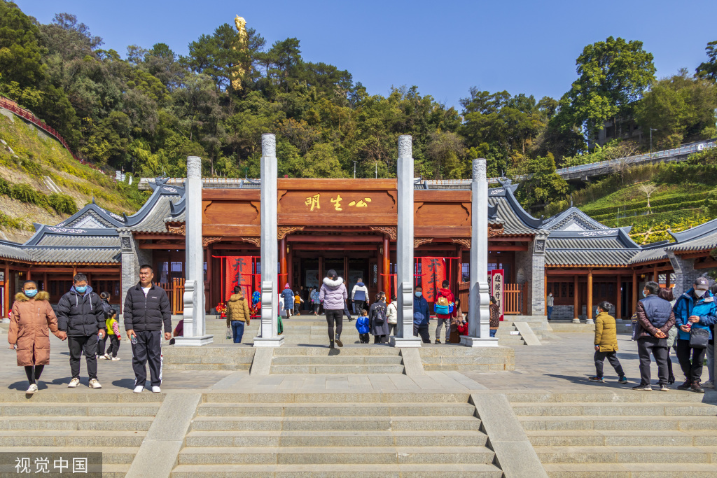 广西梧州:市民游客参观明朝两广总督府 沉浸式感受真人实景互动