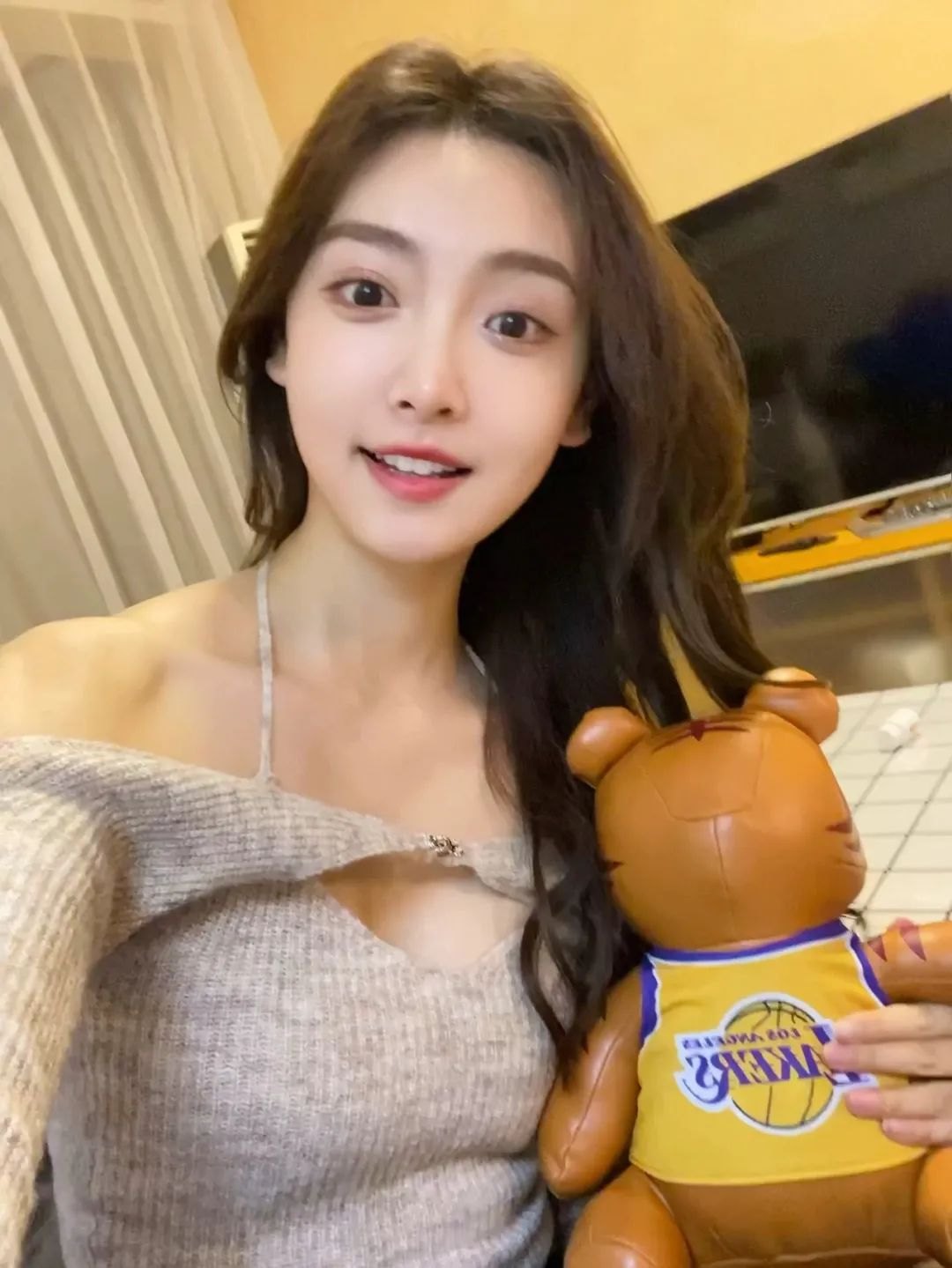 金佳悦,长相甜美可人的nba美女主播