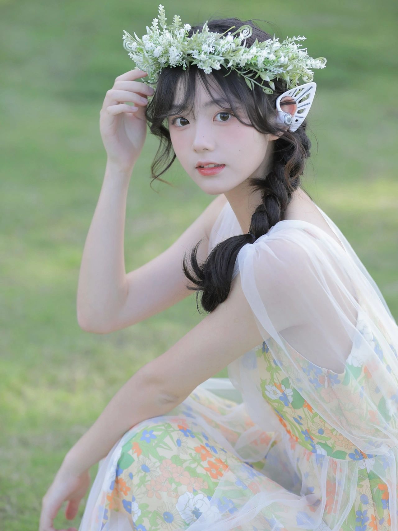 身穿彩裙头戴花环,人间精灵般美丽,这样的女孩我们叫她花仙子吧