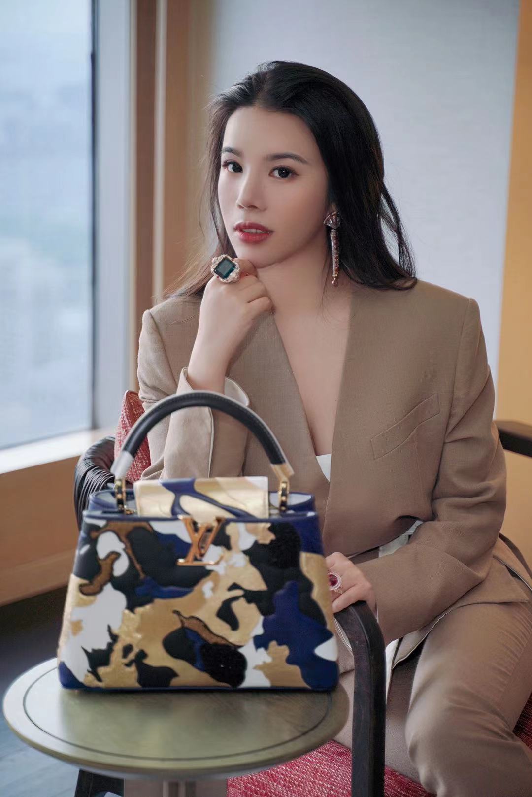 余晚晚wendy yu出席alberto giacometti 的精选典藏展开幕式