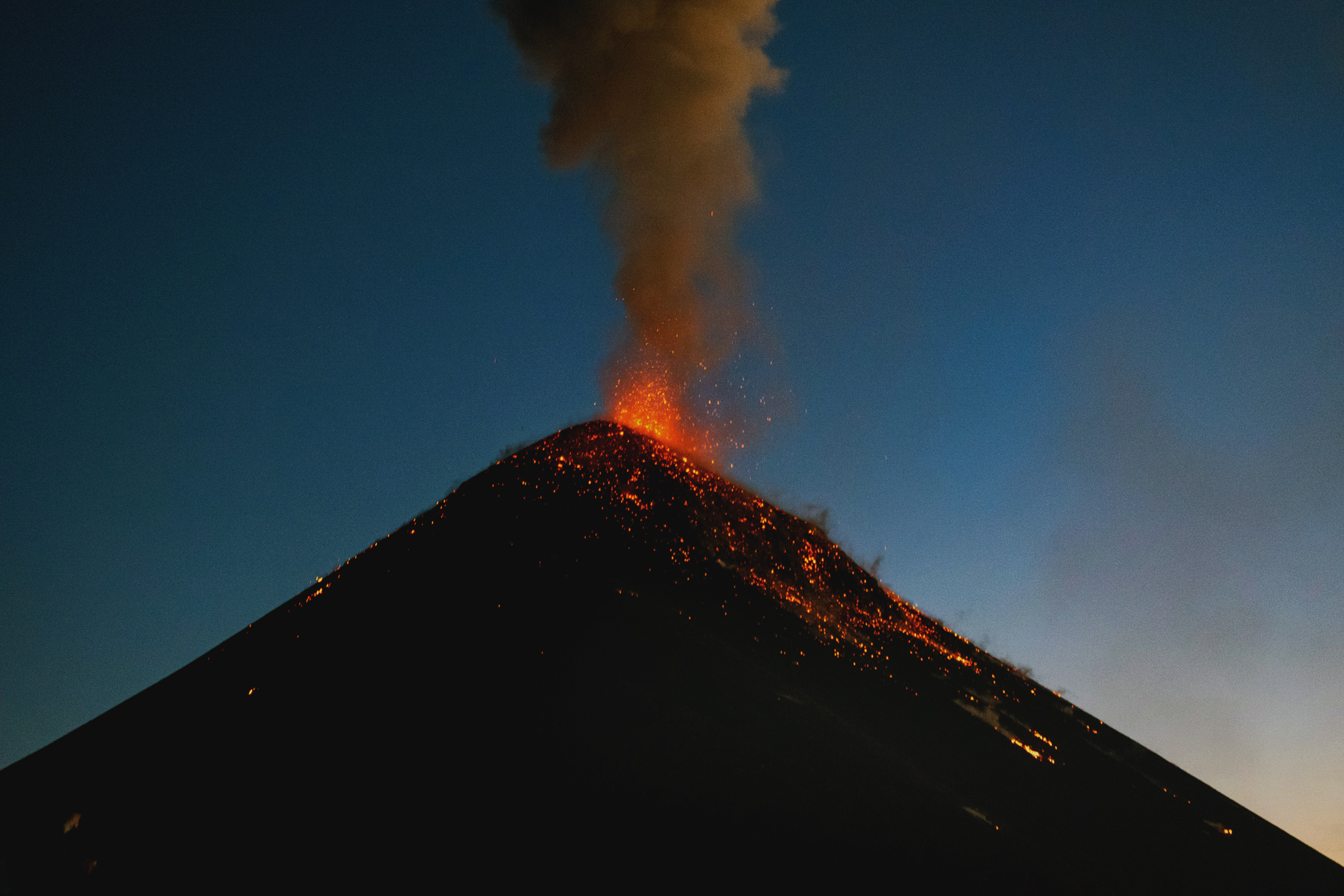 斐济火山图片