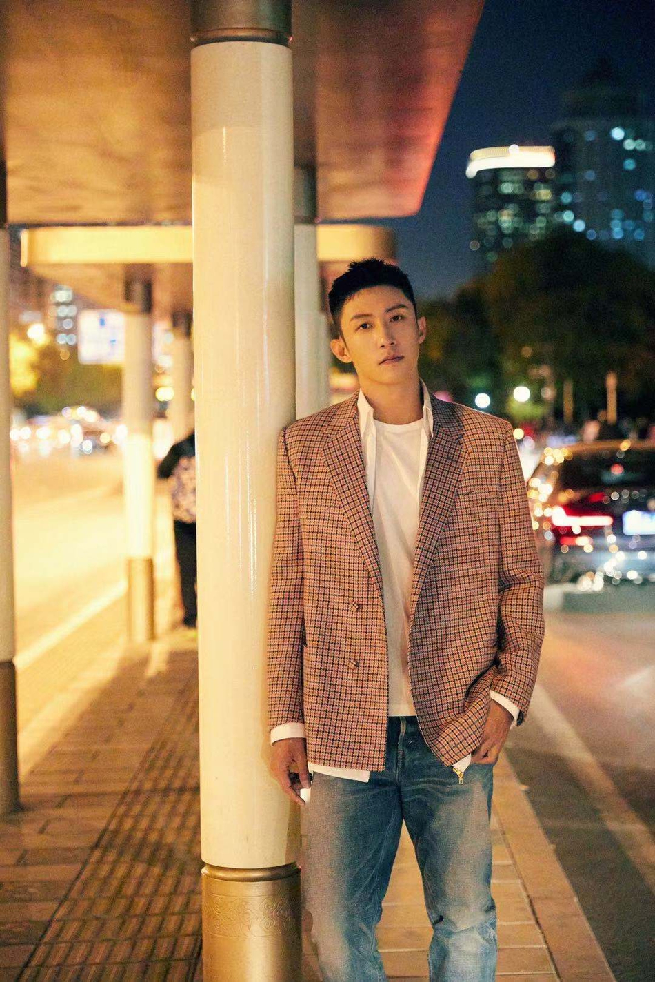 组图:黄景瑜生日写真曝光 如炬目光点亮冬夜