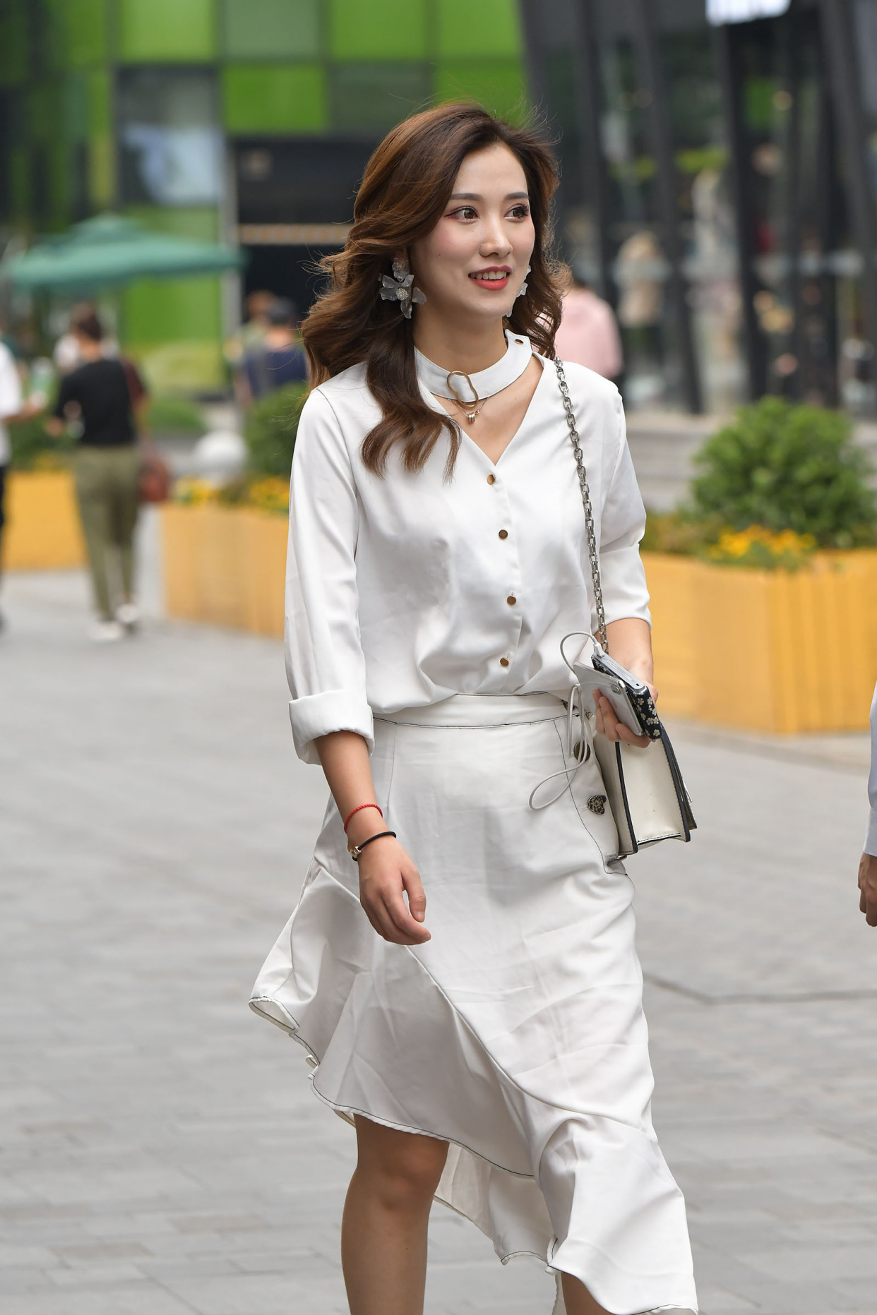 夏日街拍,气质不凡的白裙美女