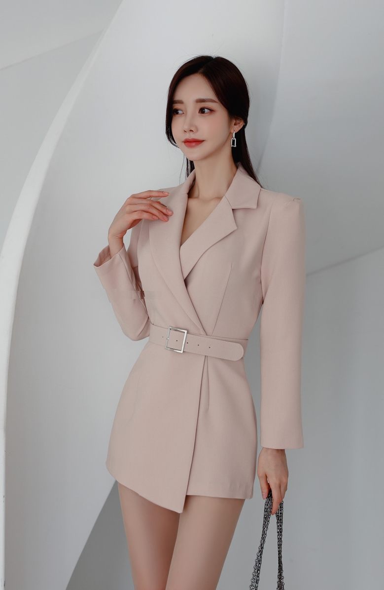 韩国女神孙允珠日常穿搭:巴黎轻盈粉色西服套装,显优雅知性美