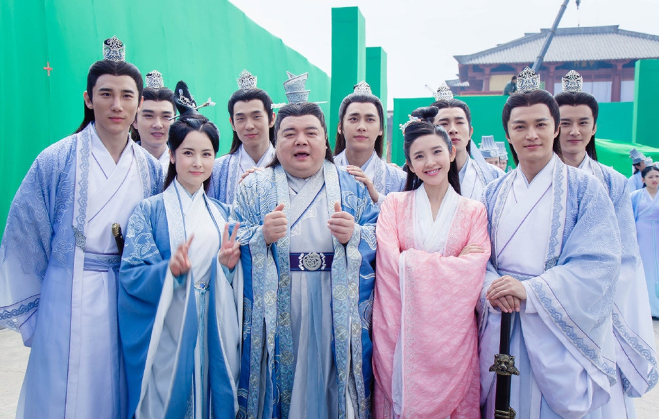 组图:《青云志》花絮照曝光 李易峰可爱赵丽颖乖巧杨紫英气