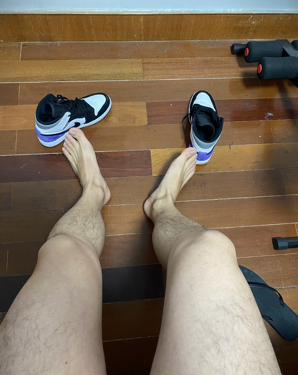 什么是真正的男人味,烟味酒味臭脚丫子味,才是真正的男人味!