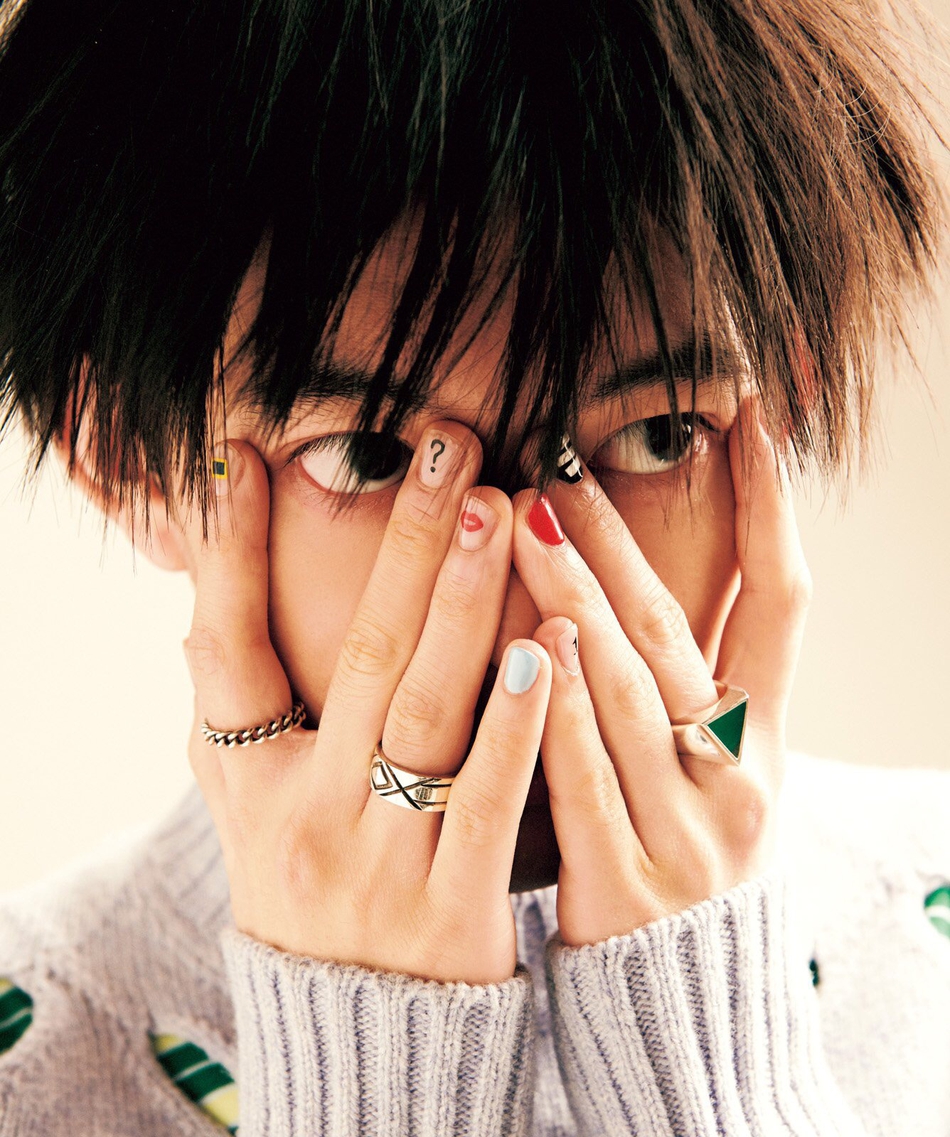 组图:松丸亮吾拍摄《nylon》大片 艺术前卫气质独特