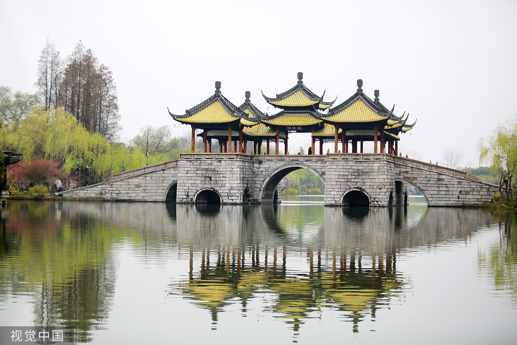 江苏扬州:瘦西湖风景区桃红柳绿 春色如画