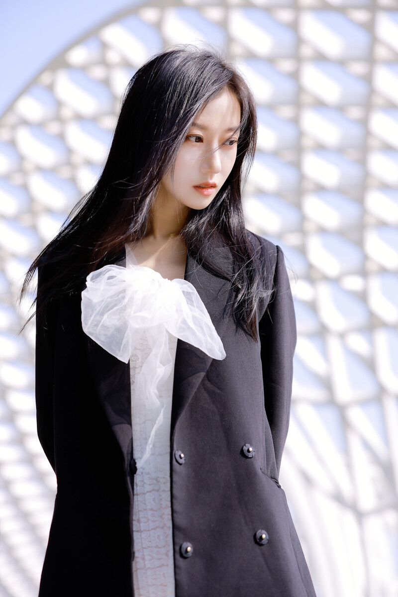 穿黑西服的美女,很酷很飒,黑色调能够提升女人气质