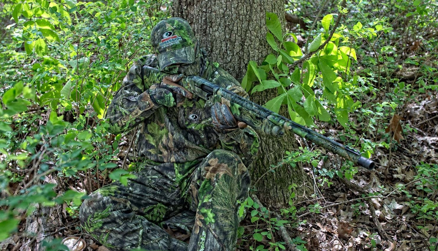 穿迷彩服的人们