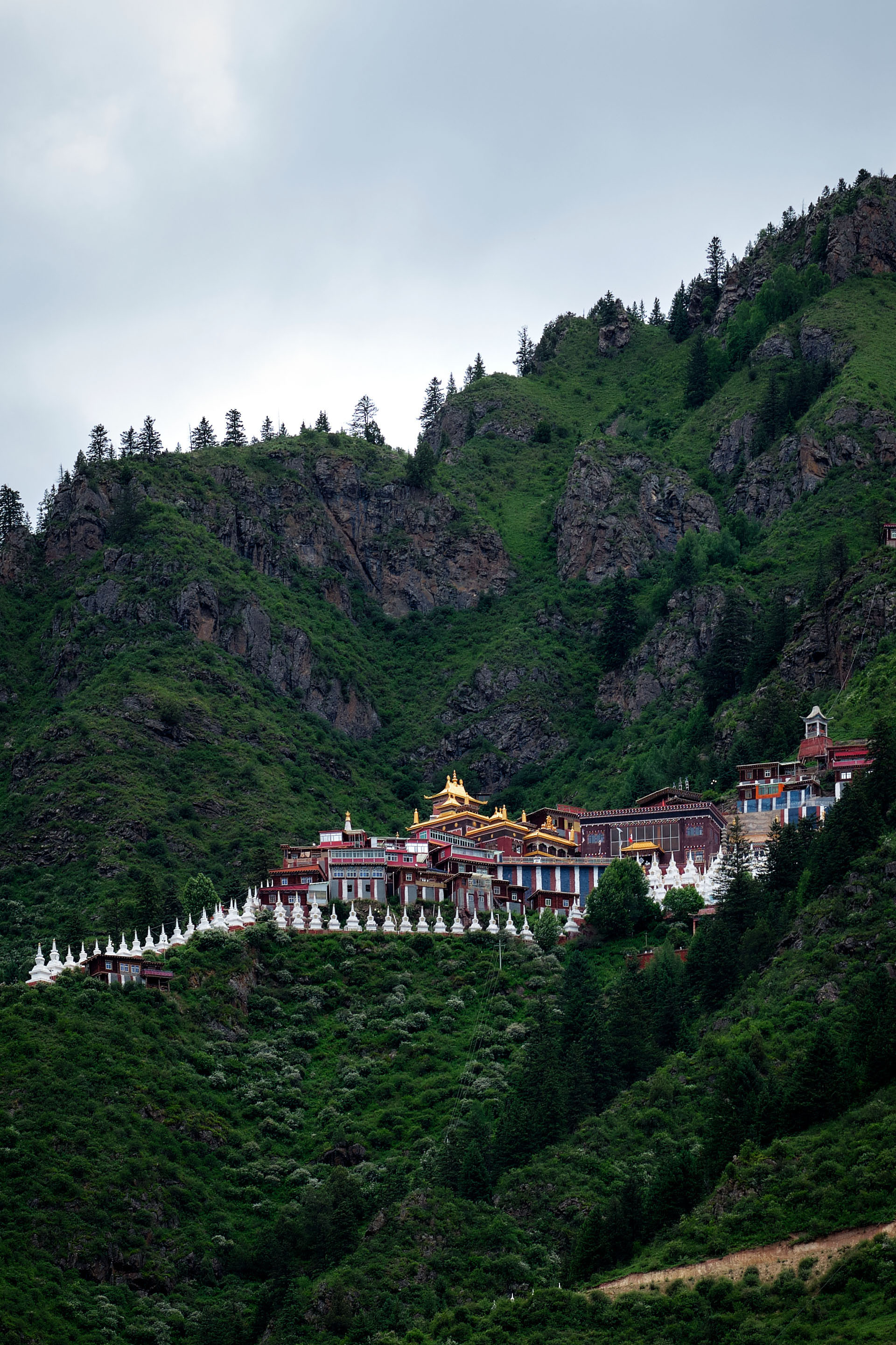 扁担舟旅行摄影《康藏著名萨迦传承——吉祥瓦拉寺》