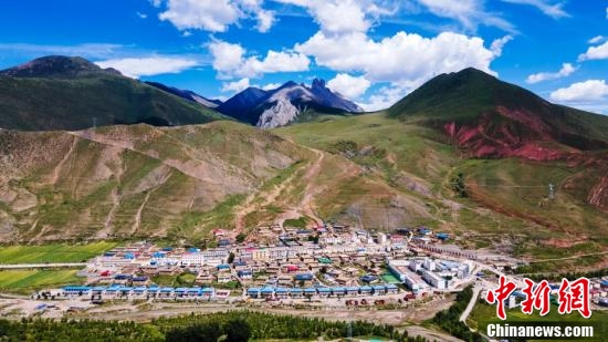 行走川藏线 感受雪域高原70年沧桑巨变