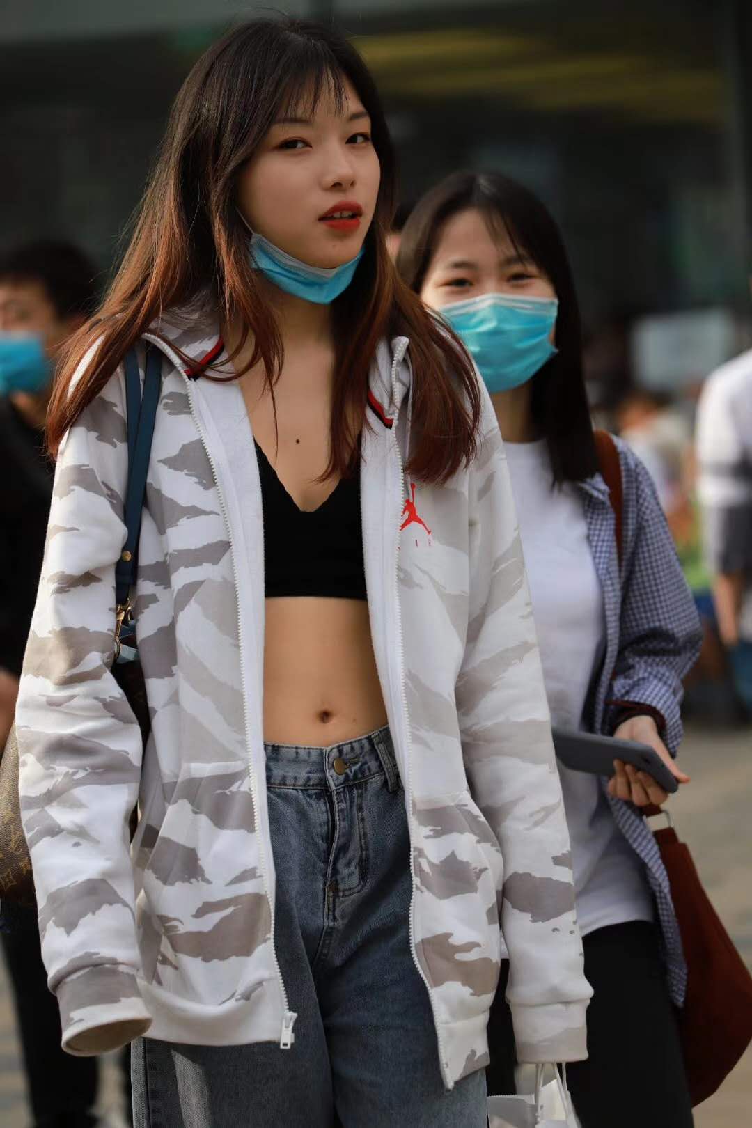 口罩难掩美丽,疫情下的北京三里屯太古里时尚女郎!