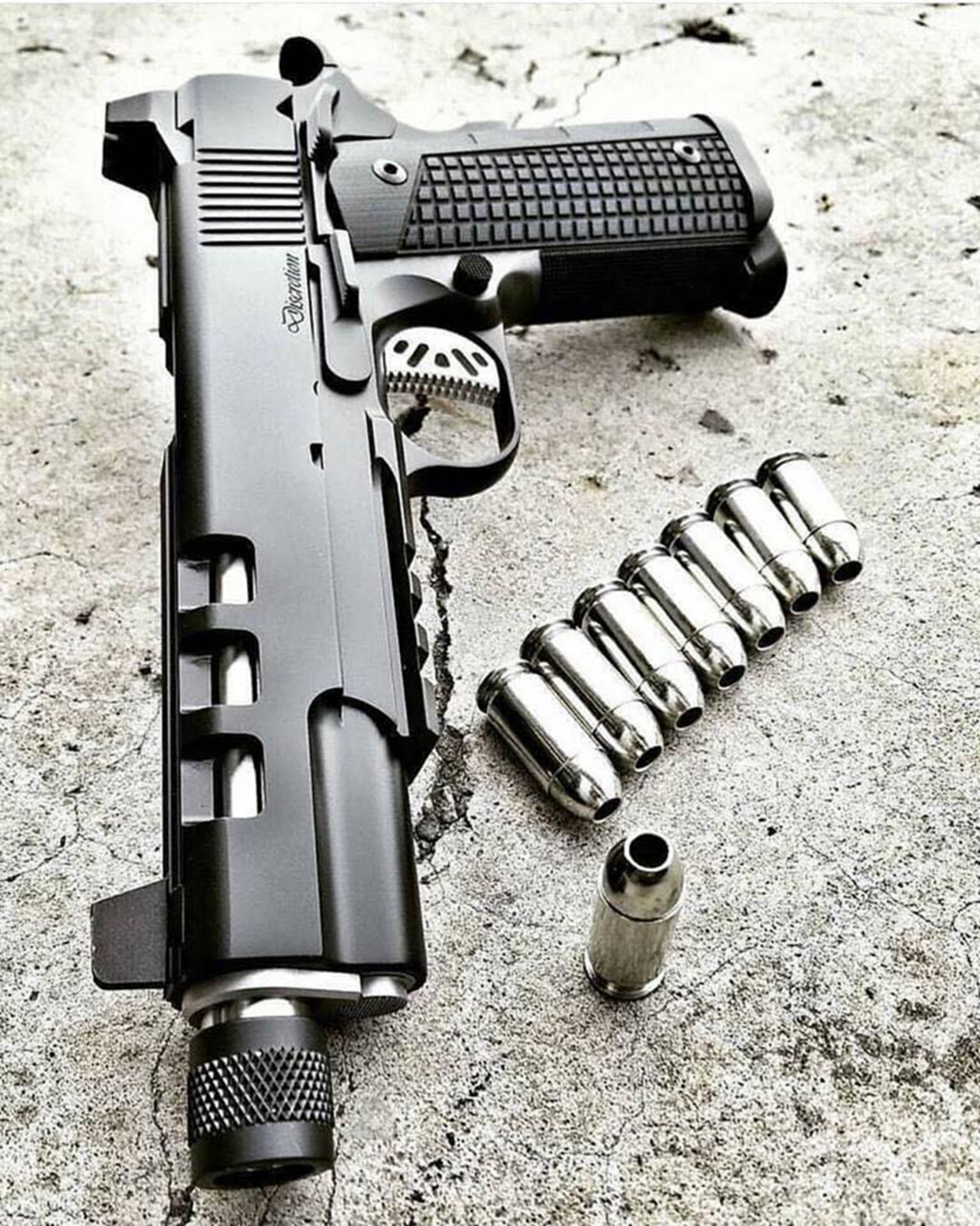 轻武器欣赏系列,帅帅的手枪美图,看看就很知足