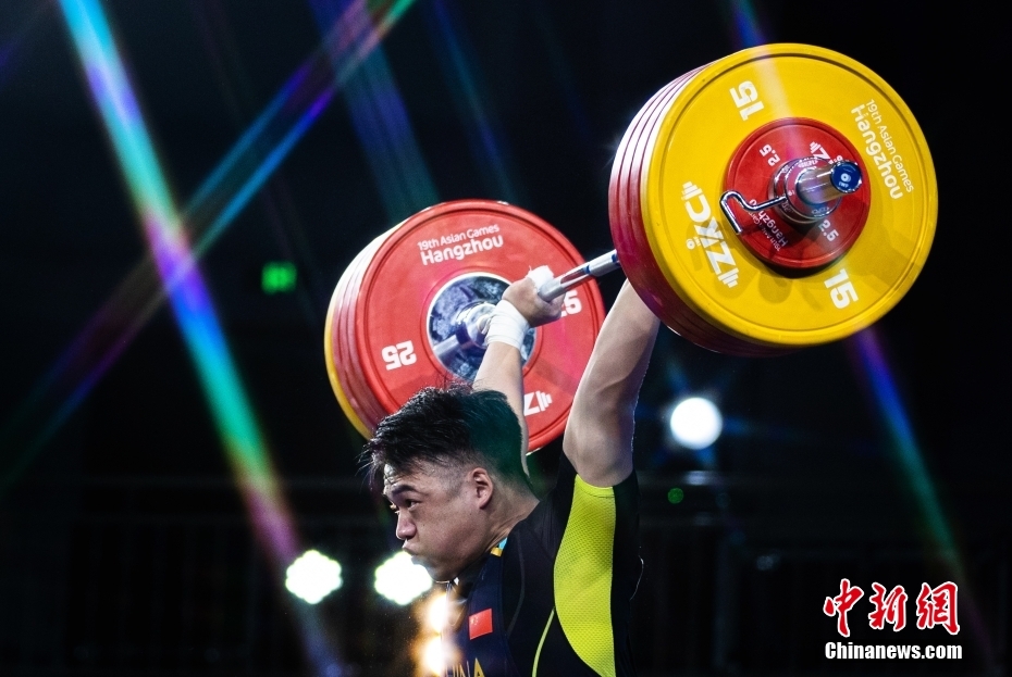 (杭州亚运会)中国选手田涛获得男子举重96公斤级金牌
