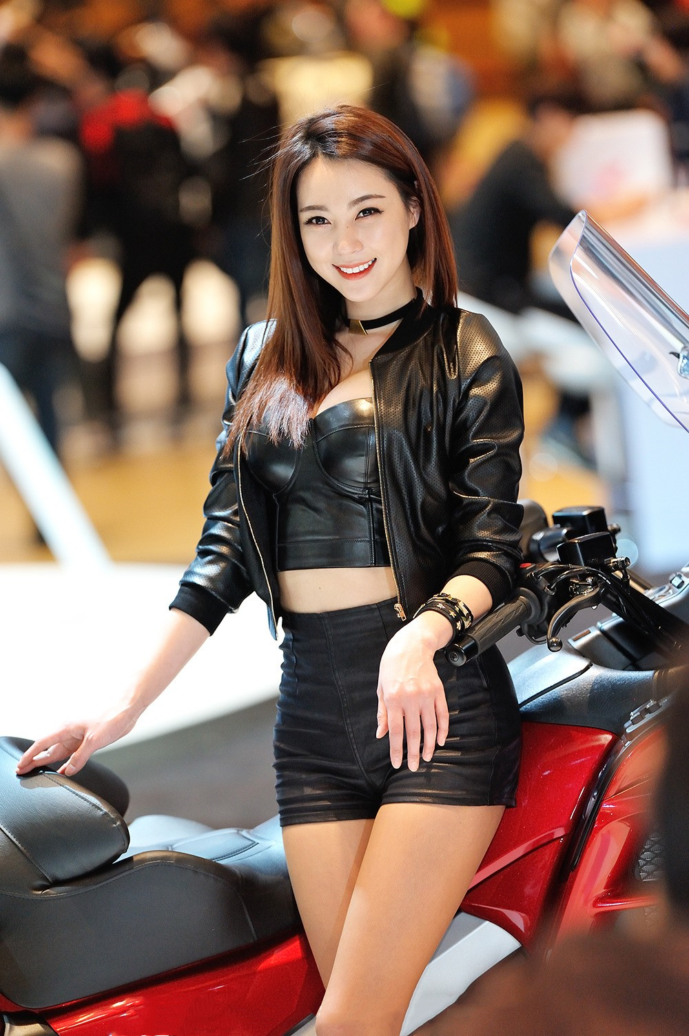 韩国摩托赛车女郎朱多贺的迷人身材