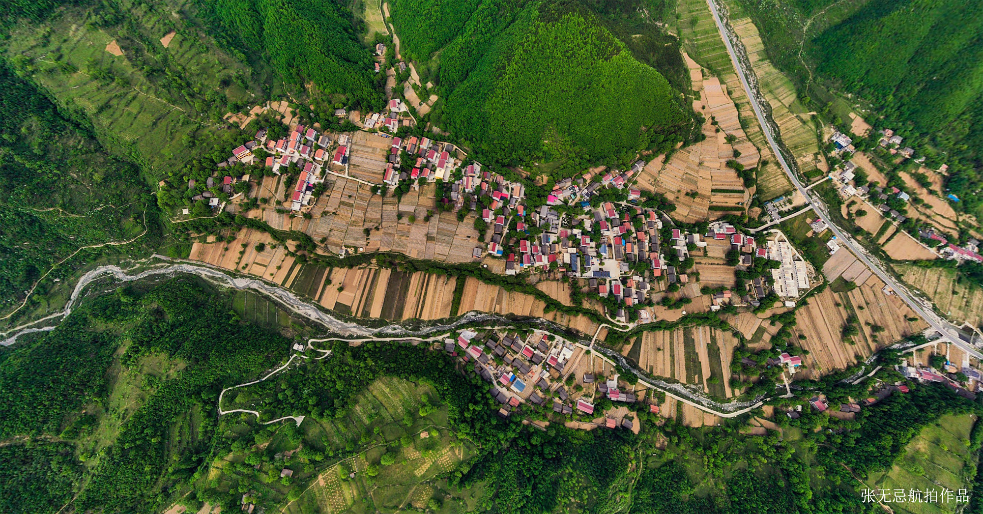 山清水秀田园风光令人醉——蓝田县灞源镇青坪村航拍美图