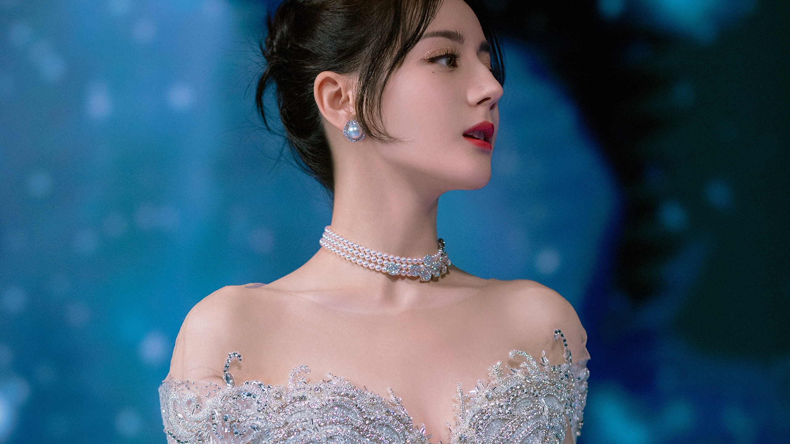 穿绝美鱼尾裙的迪丽热巴