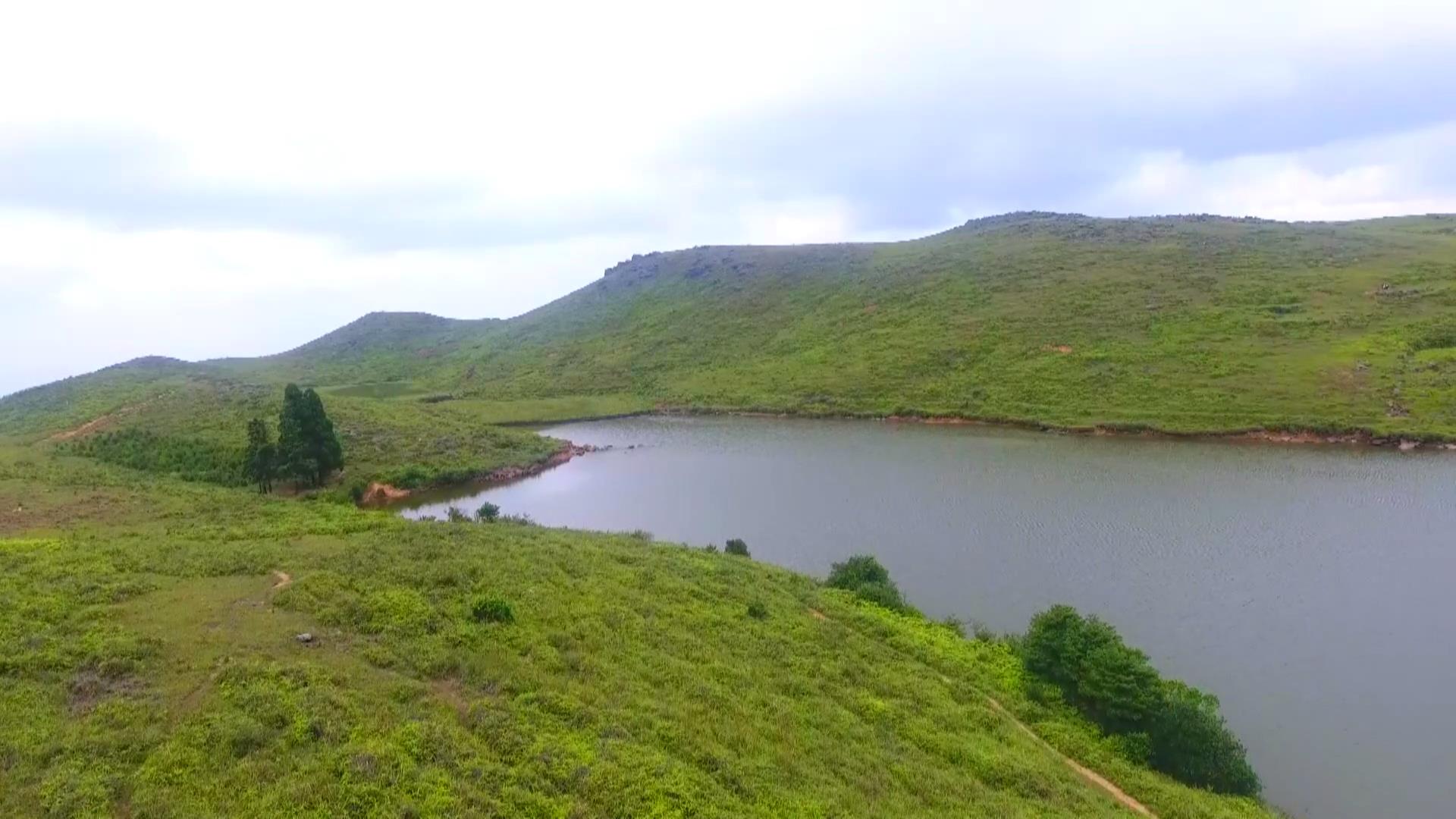 壮观!探秘福建永泰斗湖天池,悬挂在崖壁之上