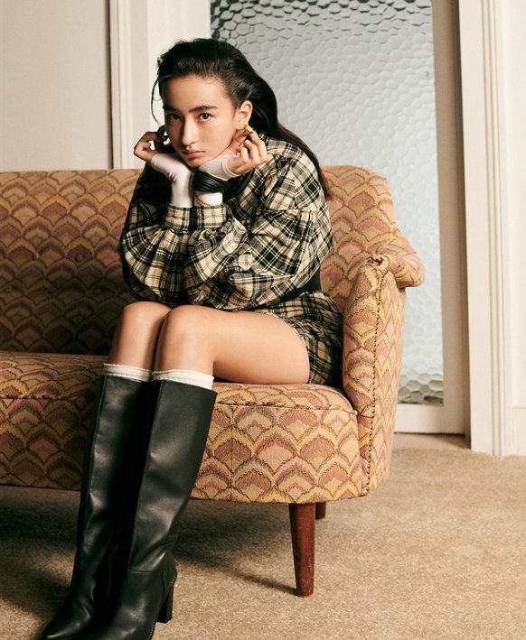 李宛妲解锁酷飒态度大片 黑白之间尽展"宛"种可能