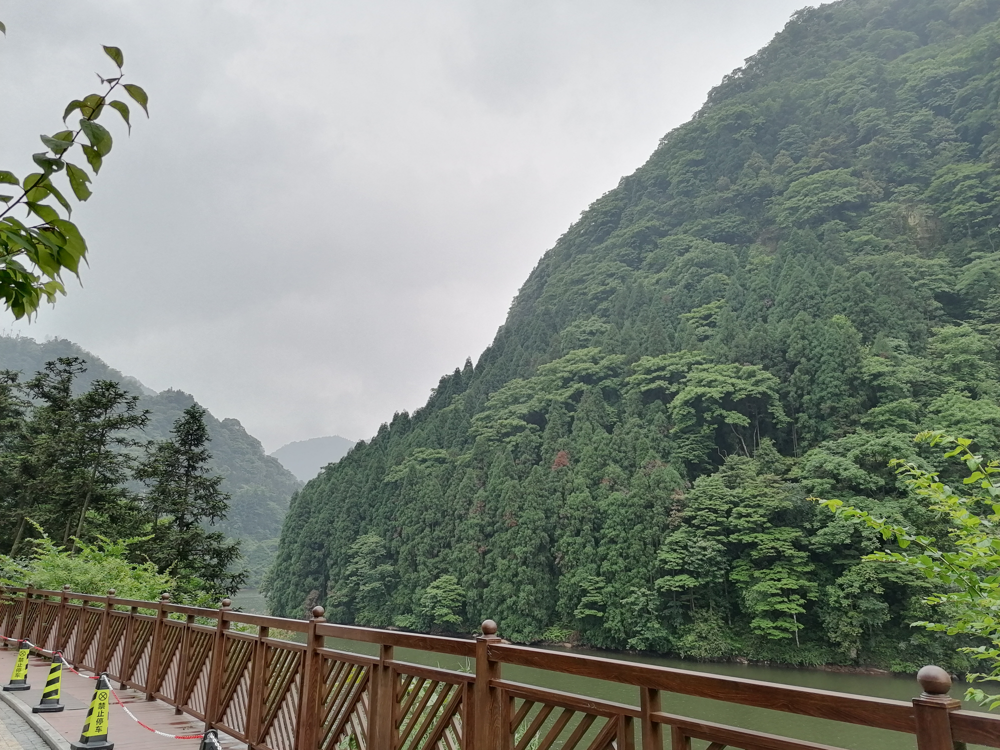 江津四面山龙潭湖假日小镇风光