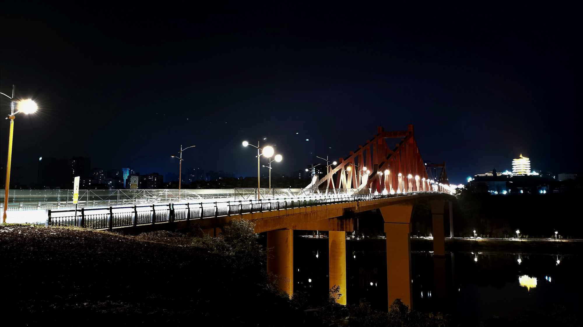 夜幕下的黄柏河大桥