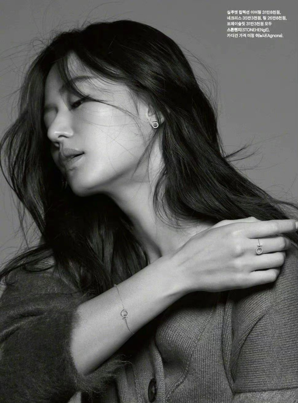 全智贤黑白写真