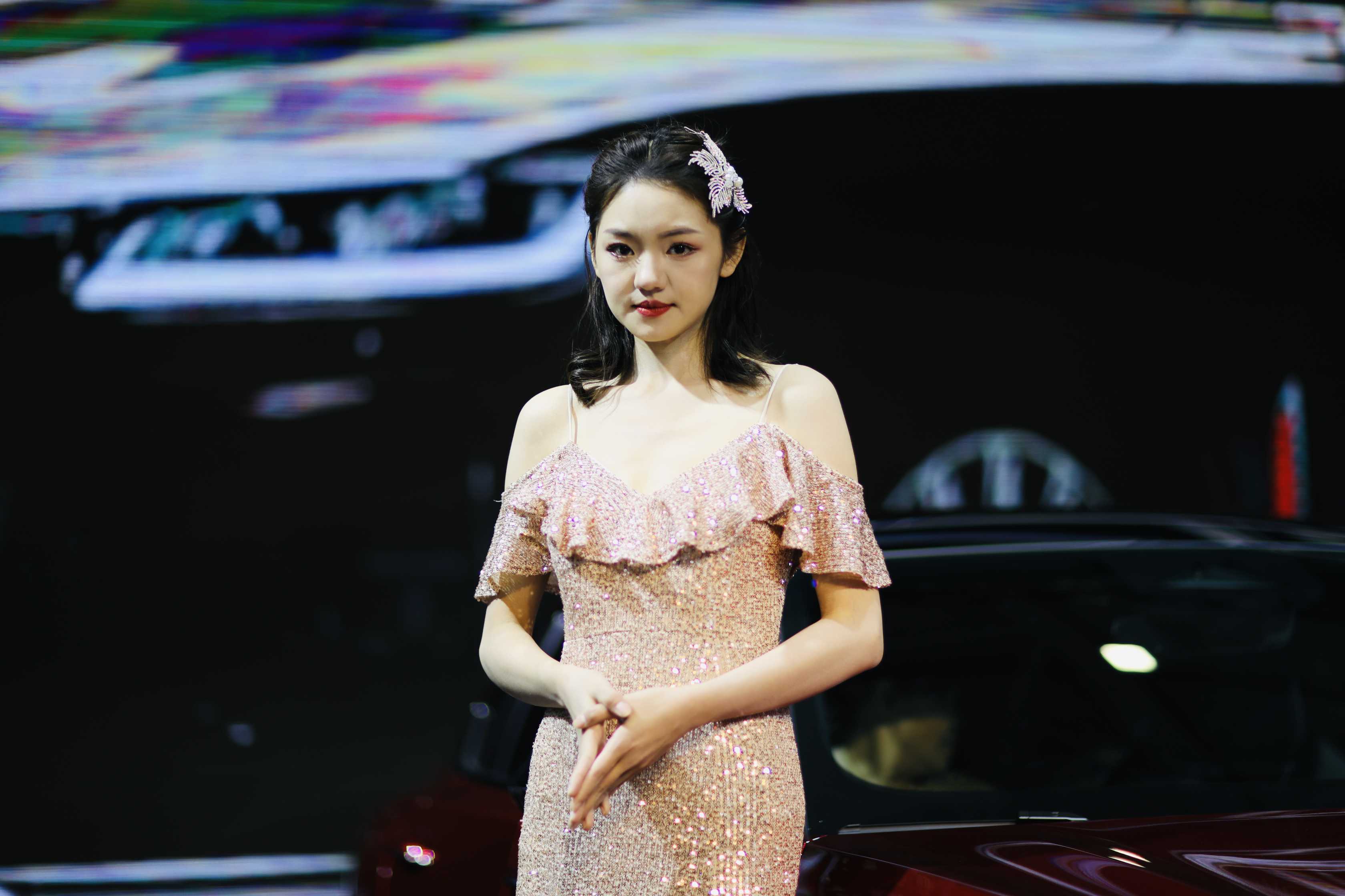 情报员拍客团|不看后悔系列!齐鲁车展美女如云,争奇斗艳超养眼