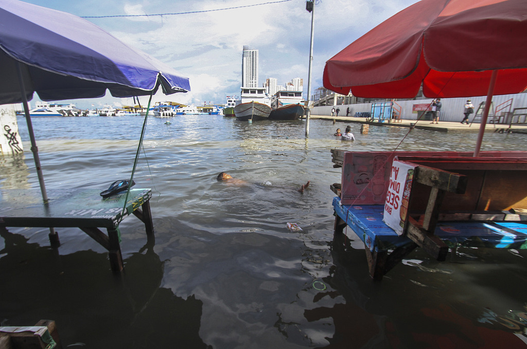 印尼雅加达遭遇洪水侵袭 过度开采地下水致每年下沉10厘米