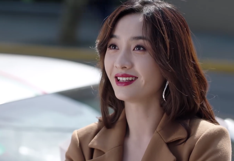 明天我们好好过佳佳扮演者何昕霖性感红唇剧照图片