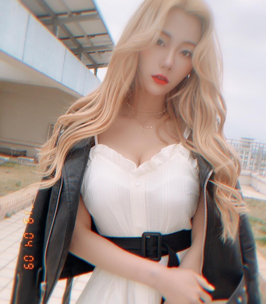 韩国小有名气的model berry,最近挑战了低成本cosplay