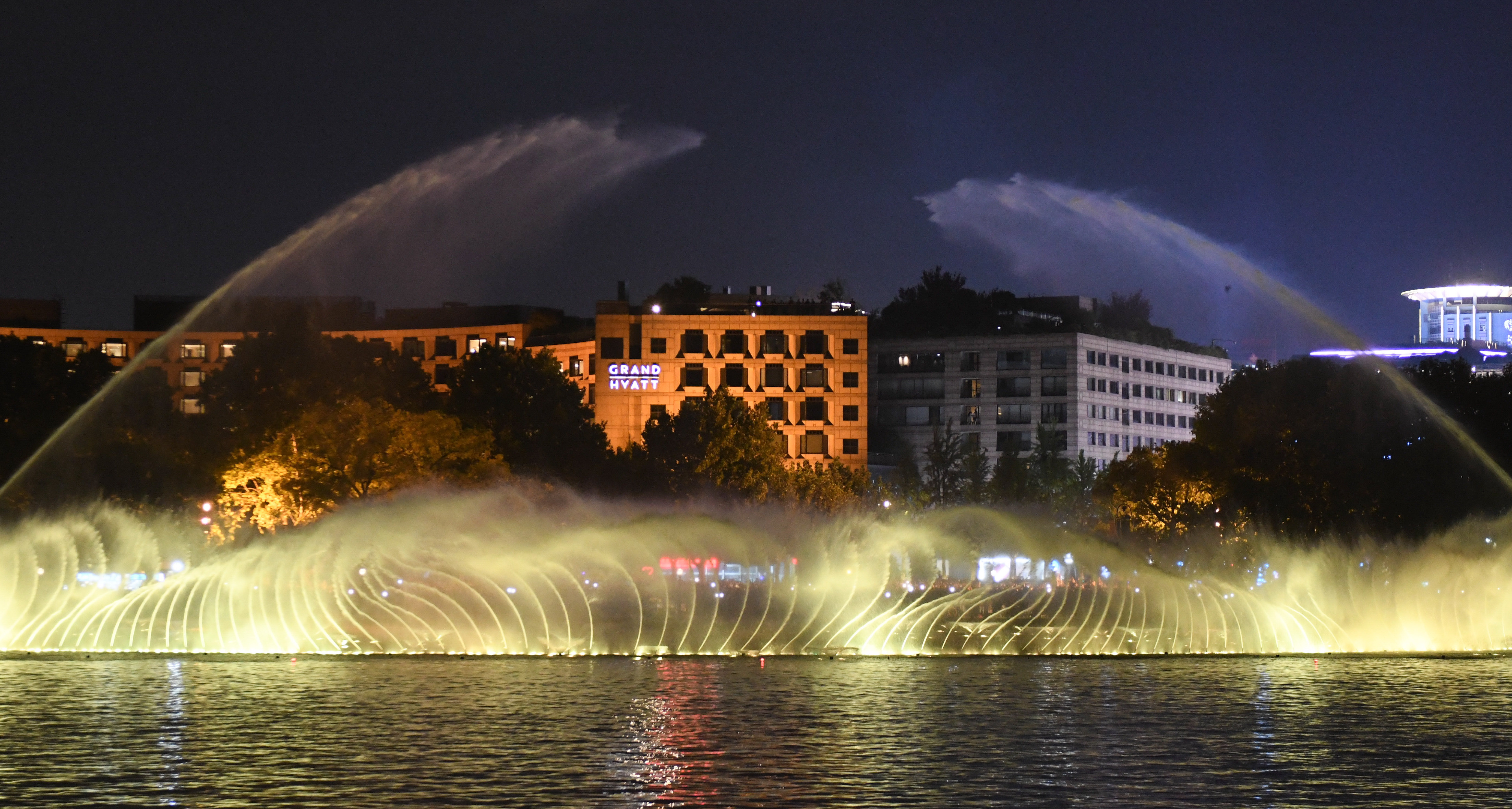 杭州西湖音乐喷泉重新亮相