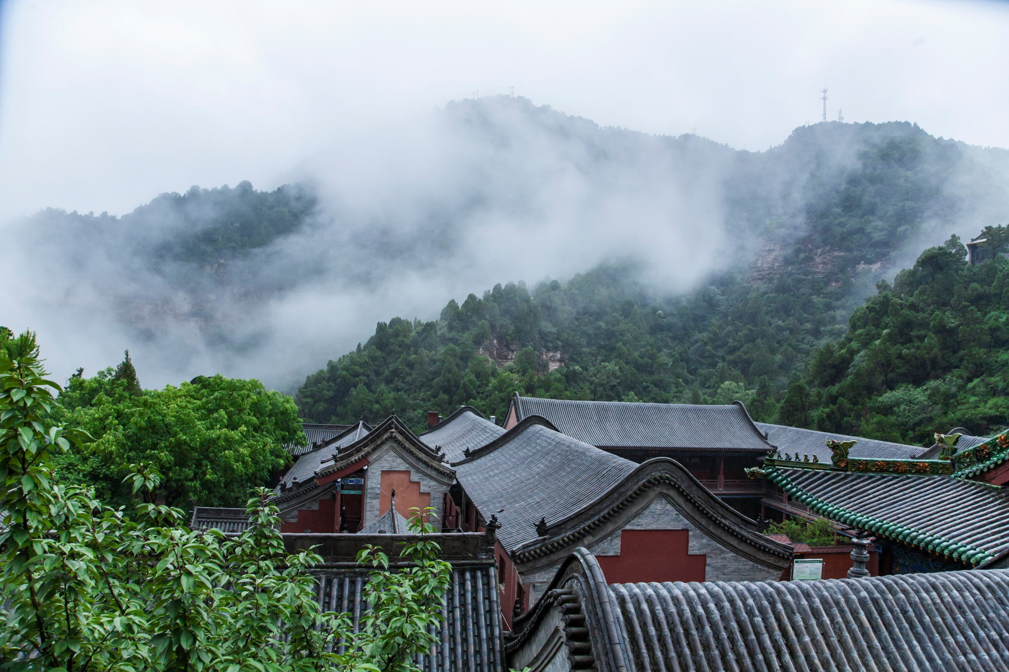 风晨雨夕,流云飞雾,烟雨玄中寺