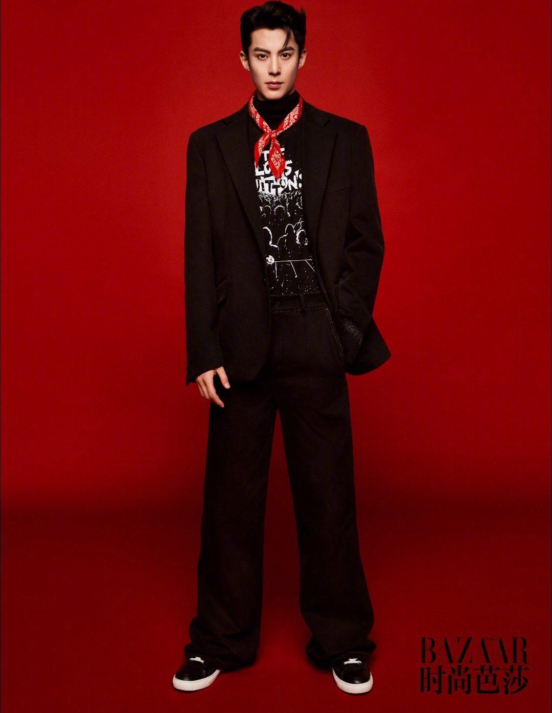 时尚芭莎给大家呈现出来一个多元,有趣,丰富的王鹤棣