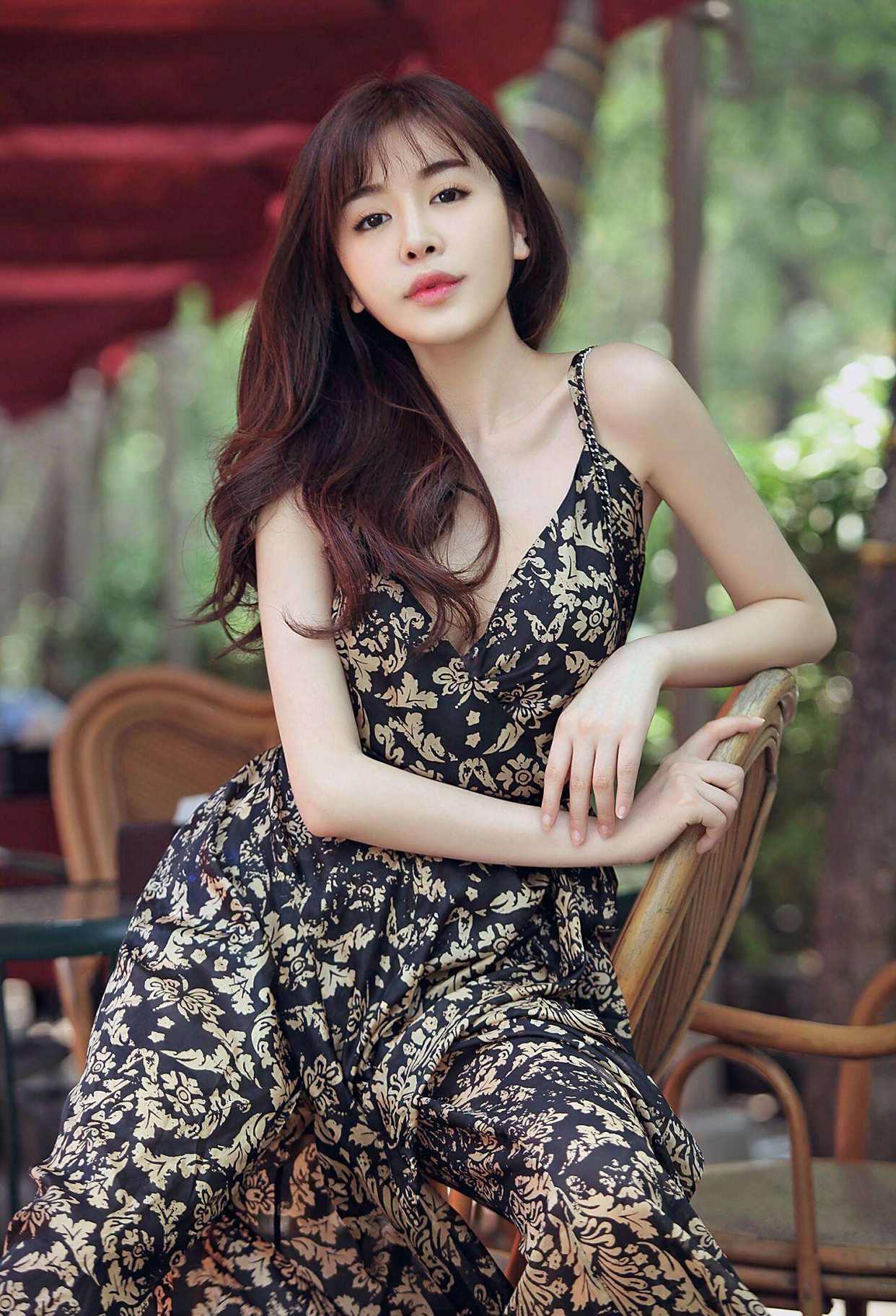 美女演员赵多娜:我的锁骨是最性感的