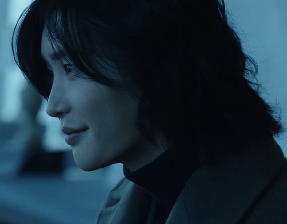 组图:电影《魔女2》发布新剧照 李钟硕中长发帅气迷人