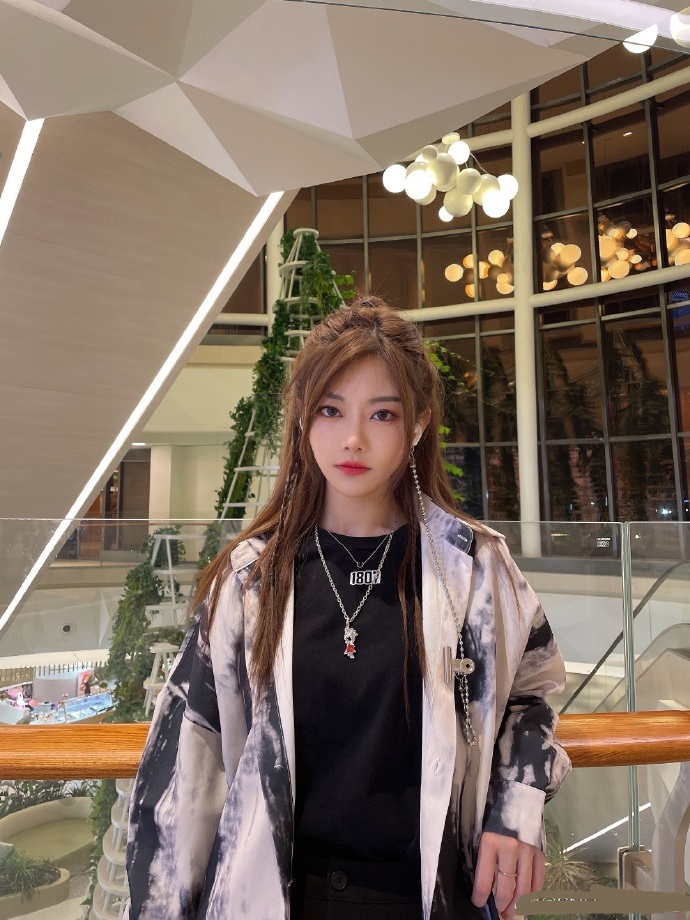 美女艺人胡晓慧迷人美照欣赏真好看