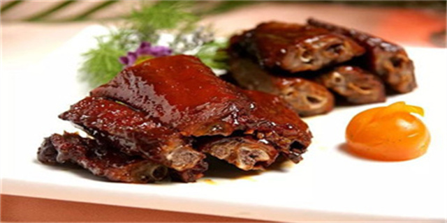 红豆汤圆（美味可口的红豆汤圆）