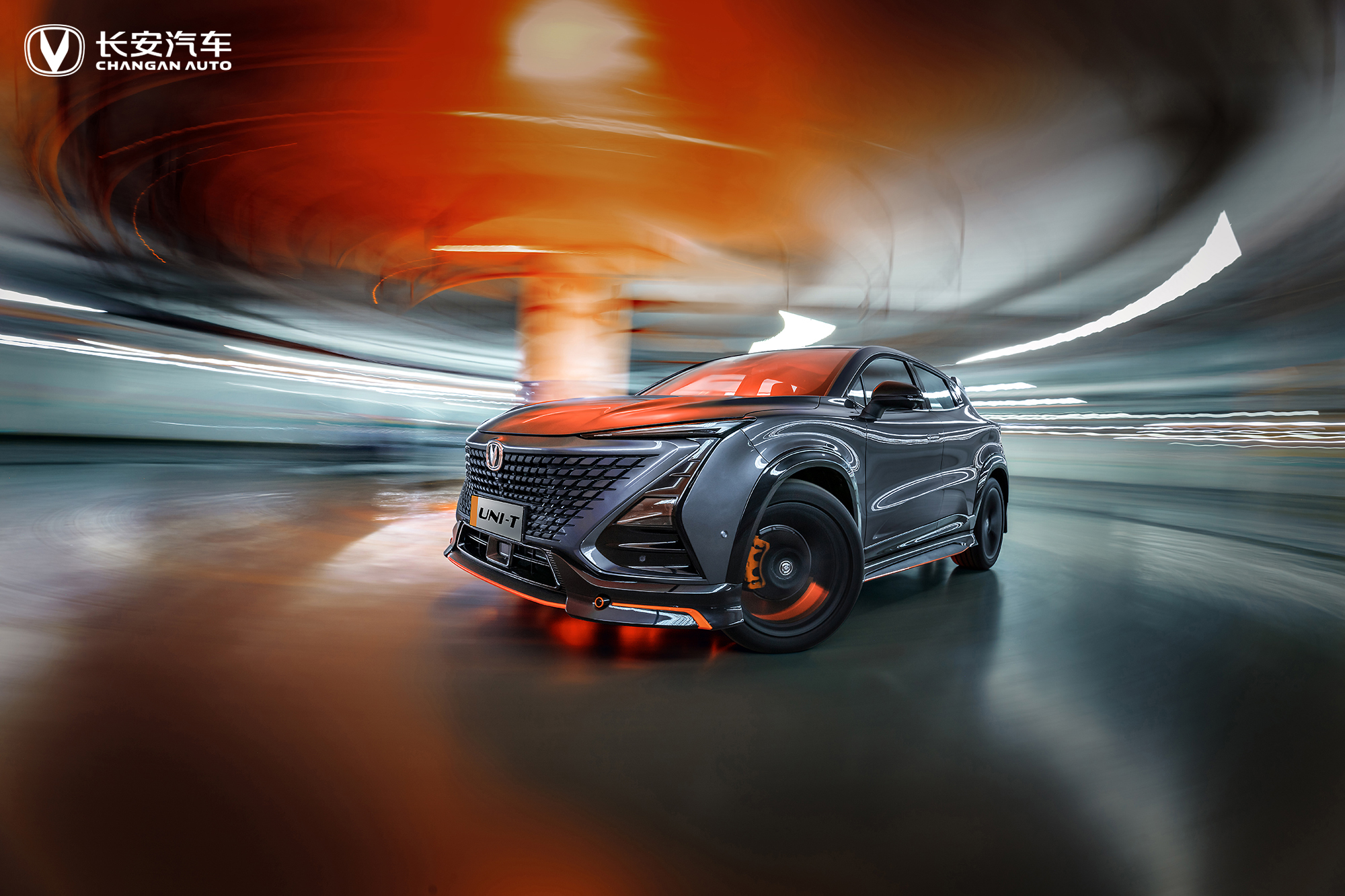时尚撞色 长安uni-t运动版夜色实拍