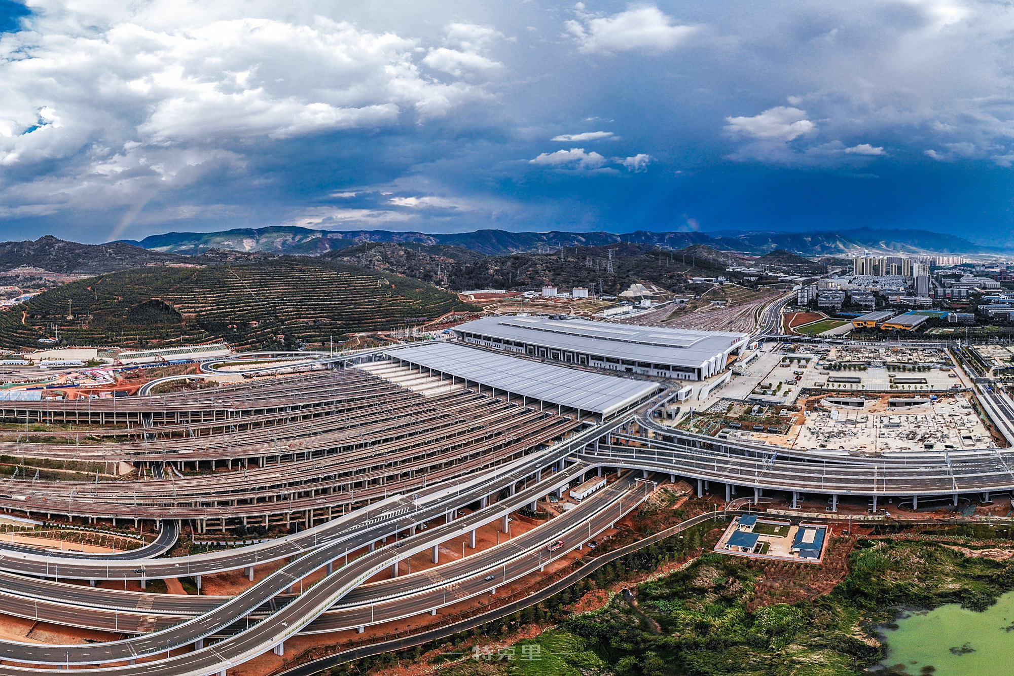 航拍云南最大的高铁站,结束了云南不通高铁的历史